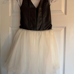 Tween/Girls Elegant Black and White Party Dress